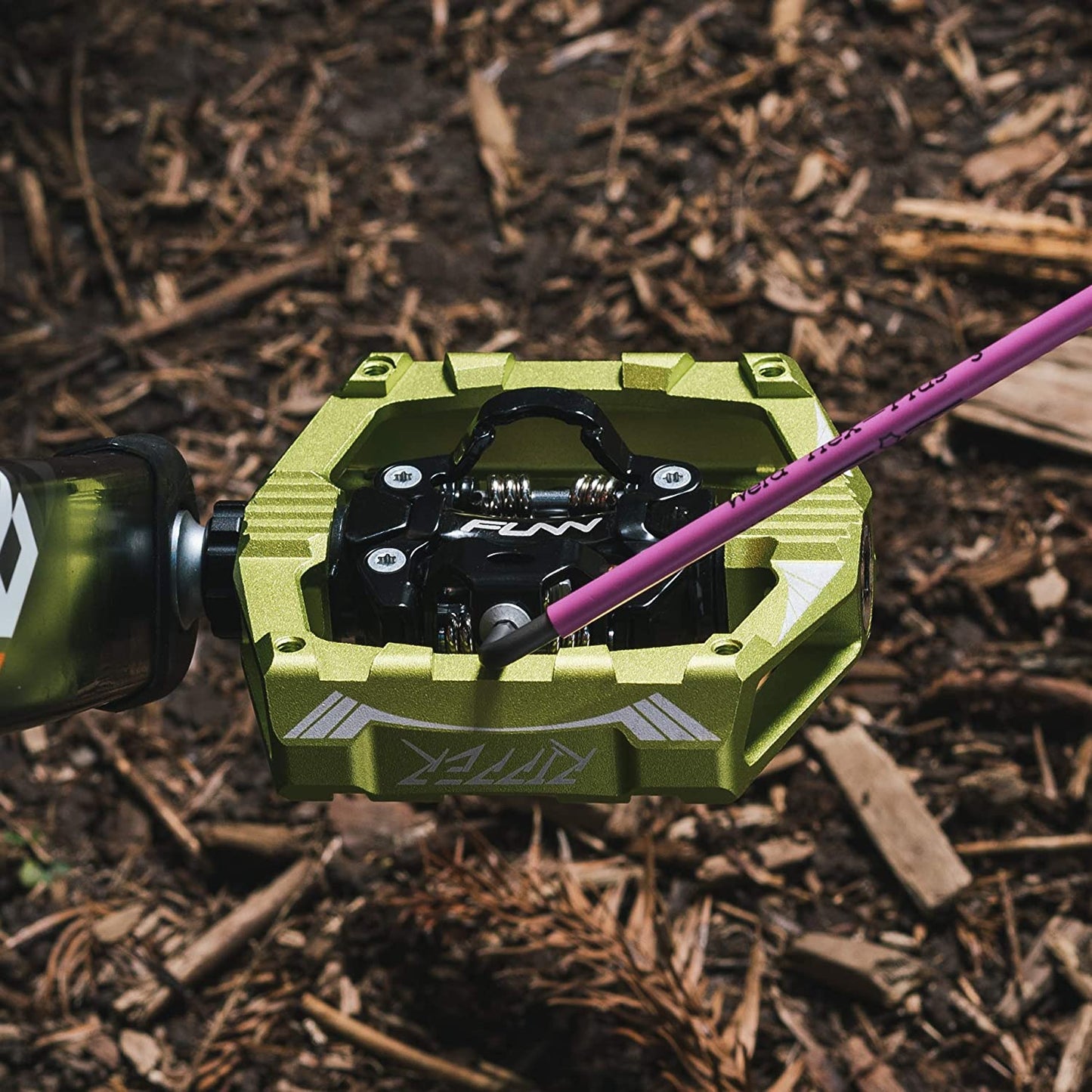 Ripper Mountain Bike Clipless Pedals, Rocker Clip/Spring-Loaded Clip-In Mechanism, Compatible with SPD Cleats, 9/16" Crmo Axle Bicycle Pedals for Mtb/Gravel Cycling